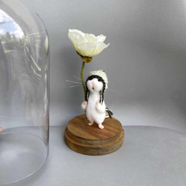 nadelgefilzte Maus mit Blume